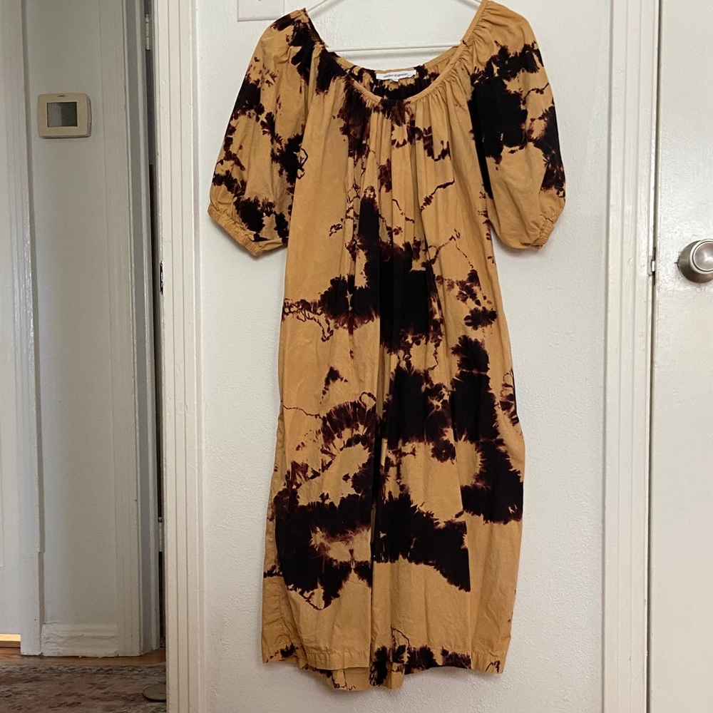 Lindsay Robinson Tie-Dye Midi Dress in Black and Tan